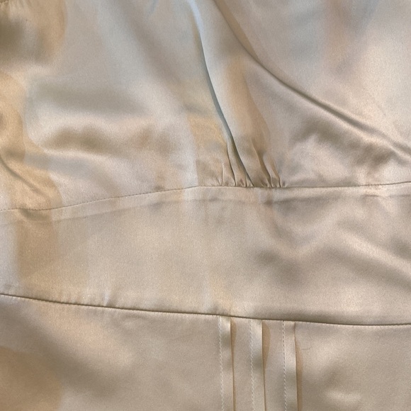 Lt. Green sleeveless V-neck silk blouse size 18/20 - Picture 3 of 5